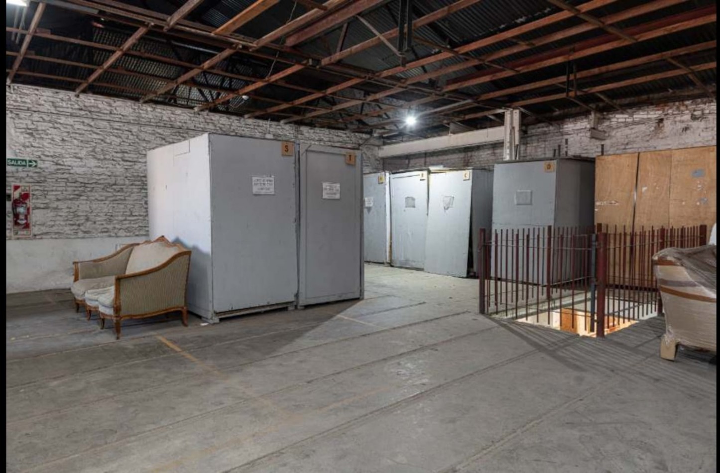 AVELLANEDA CENTRO - GALPON EN ALQUILER DE 1500 M2 N PLANTA BAJA MAS 200 M2 EN PLANTA ALTA