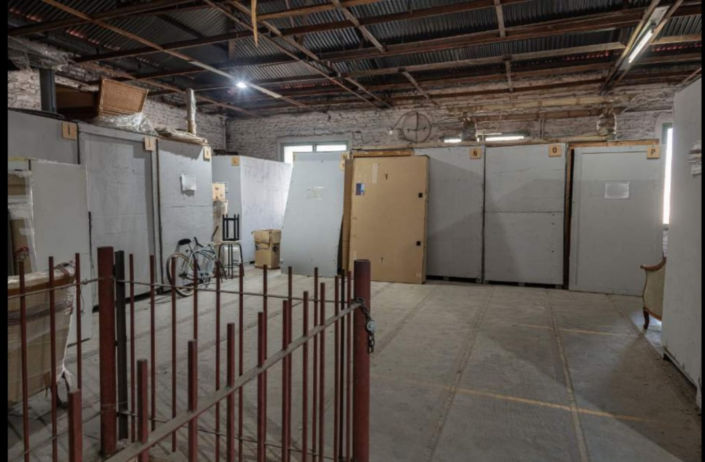 AVELLANEDA CENTRO - GALPON EN ALQUILER DE 1500 M2 N PLANTA BAJA MAS 200 M2 EN PLANTA ALTA