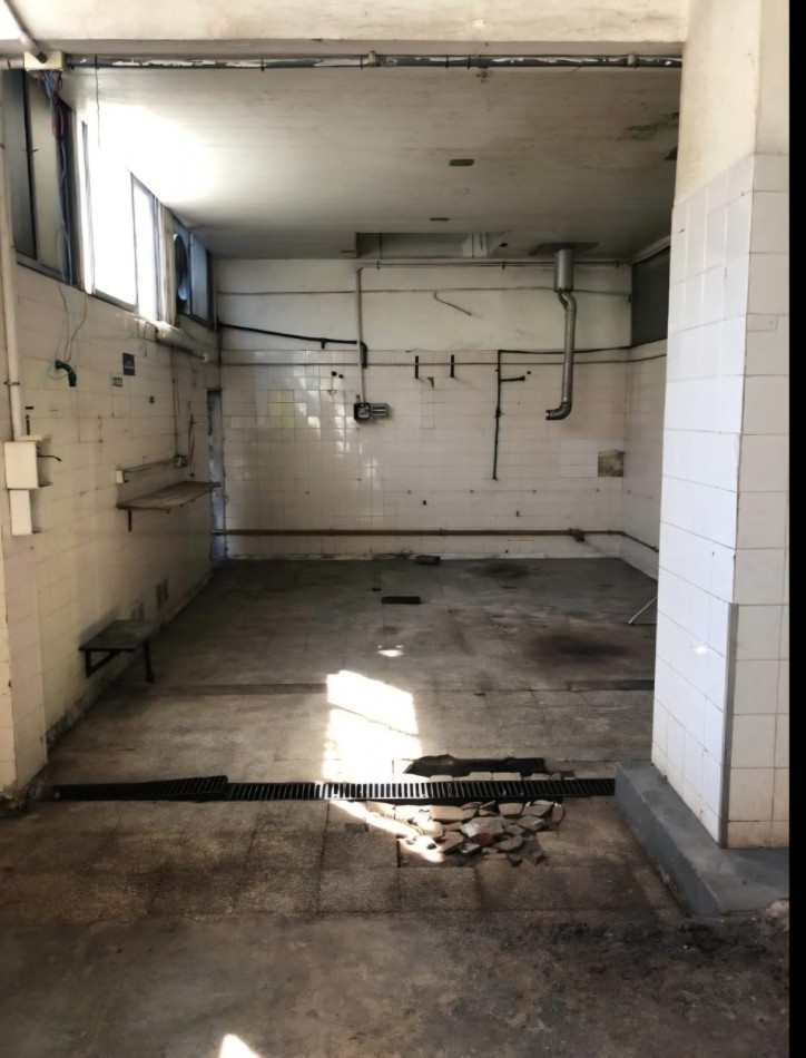 DEPOSITO EN ALQUILER DE 354 M2, CON ENERGIA TRIFASICA Y CAMARA DE FRIO