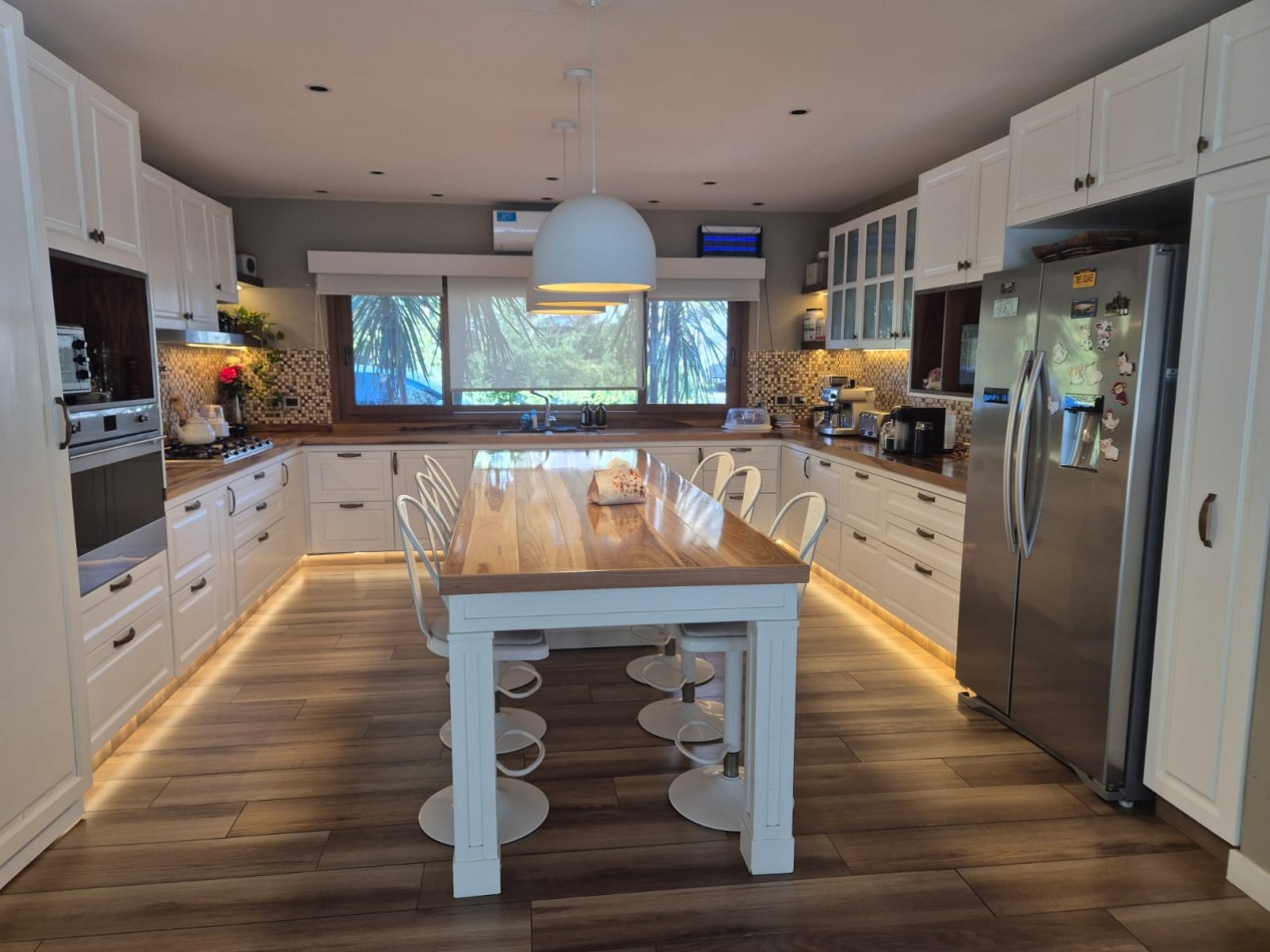 VENTA | Residencia de Categoria en Country Club El Carmel - Pilar