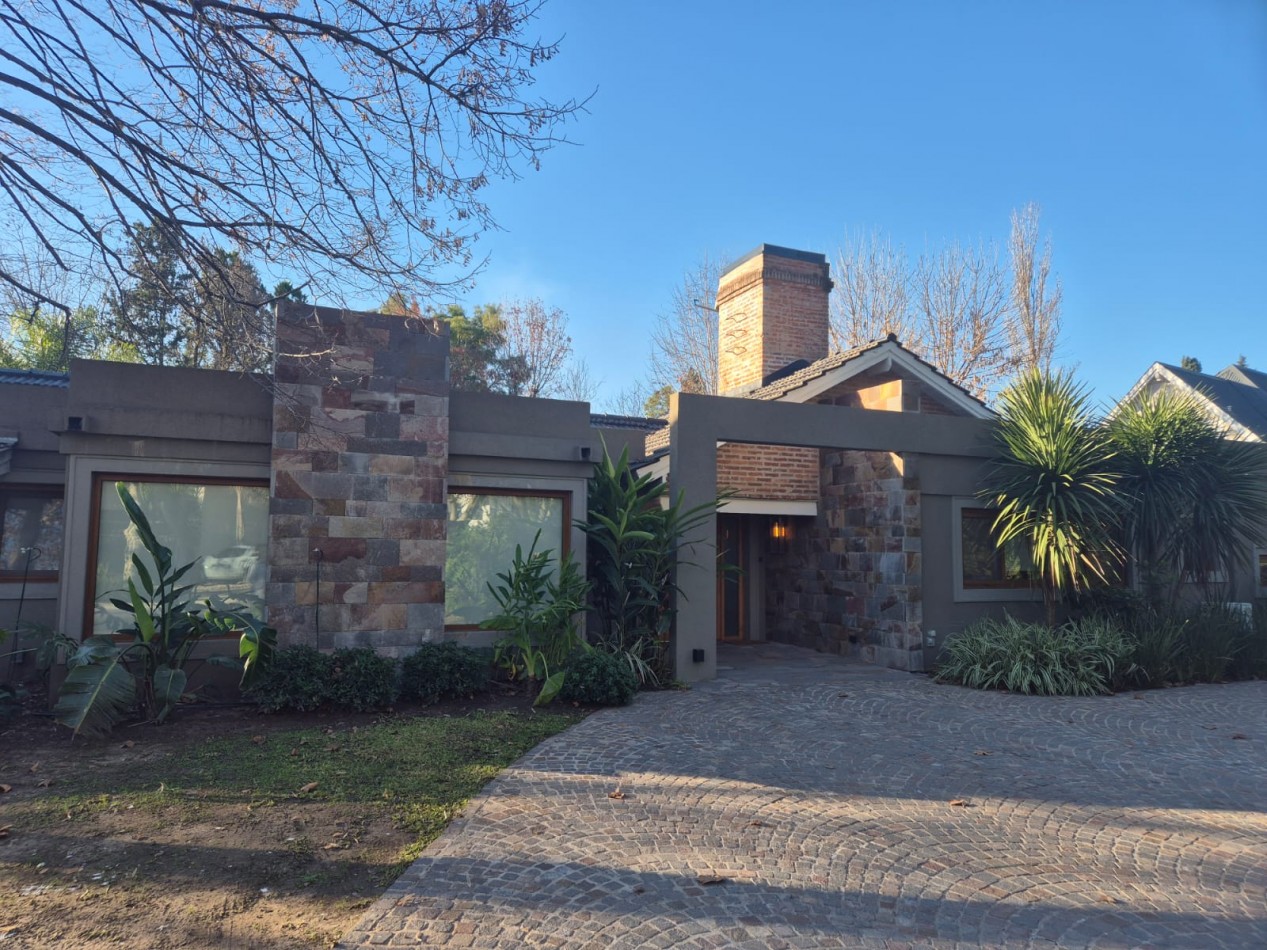 VENTA | Residencia de Categoria en Country Club El Carmel - Pilar