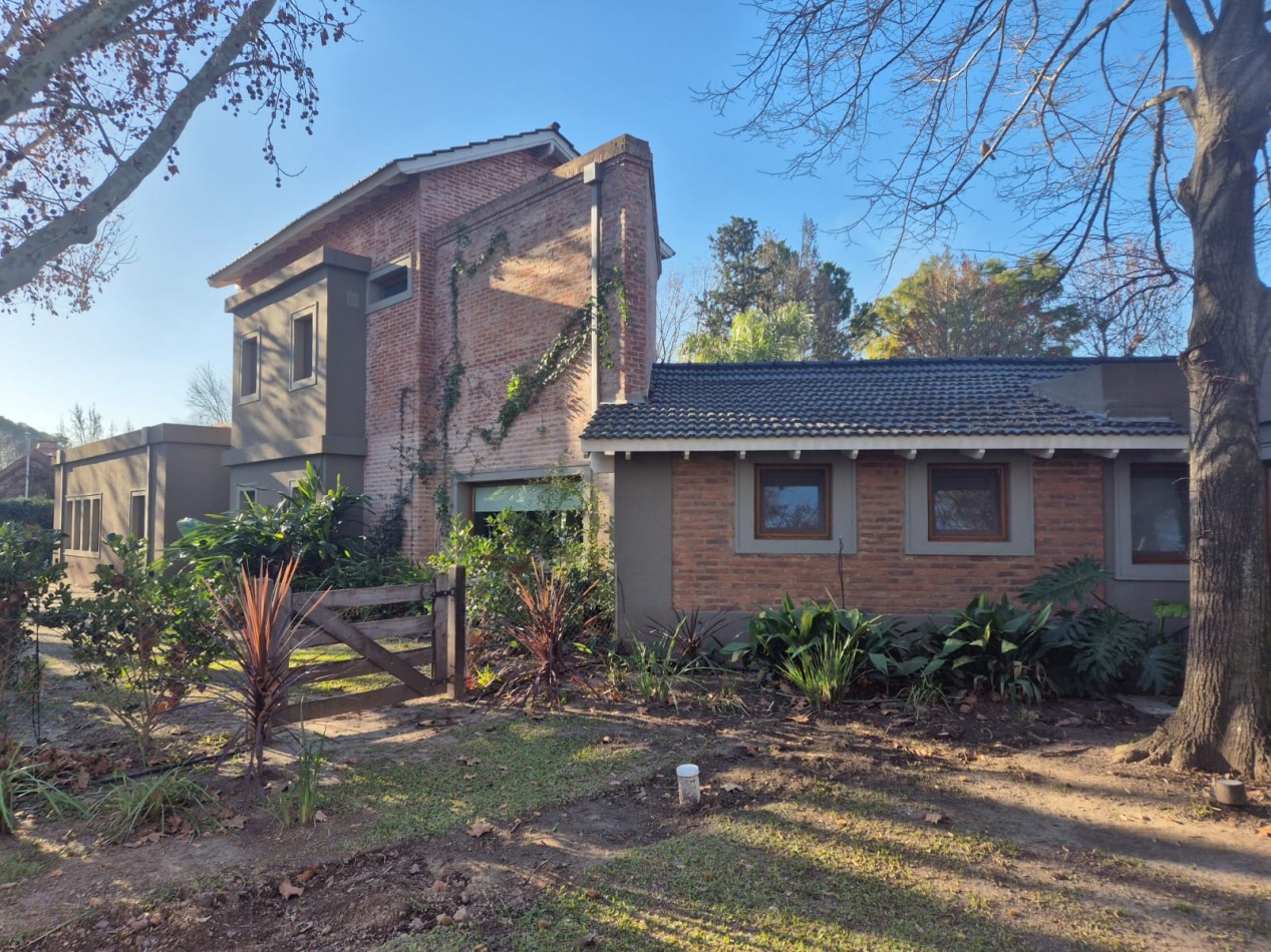 VENTA | Residencia de Categoria en Country Club El Carmel - Pilar