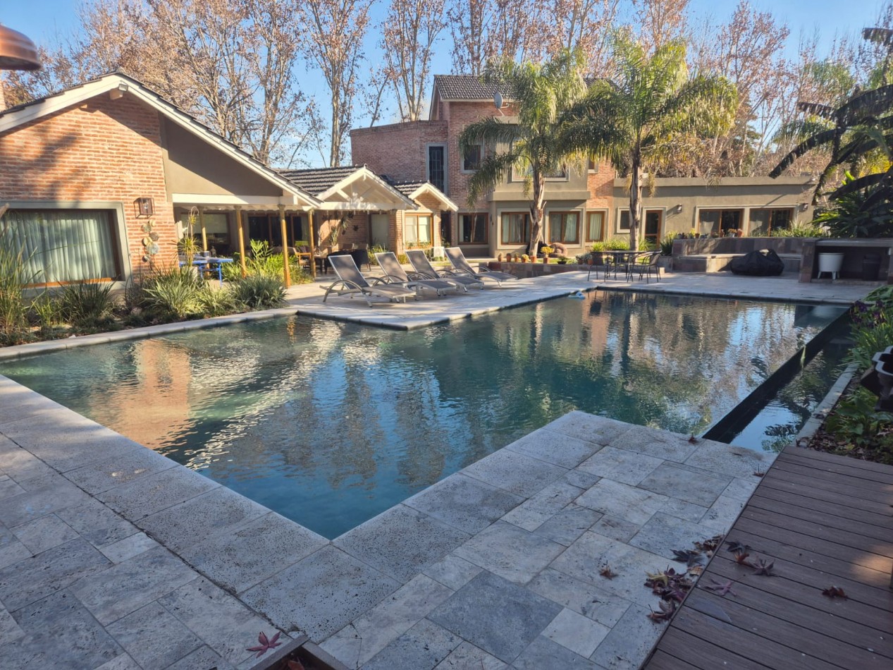 VENTA | Residencia de Categoria en Country Club El Carmel - Pilar