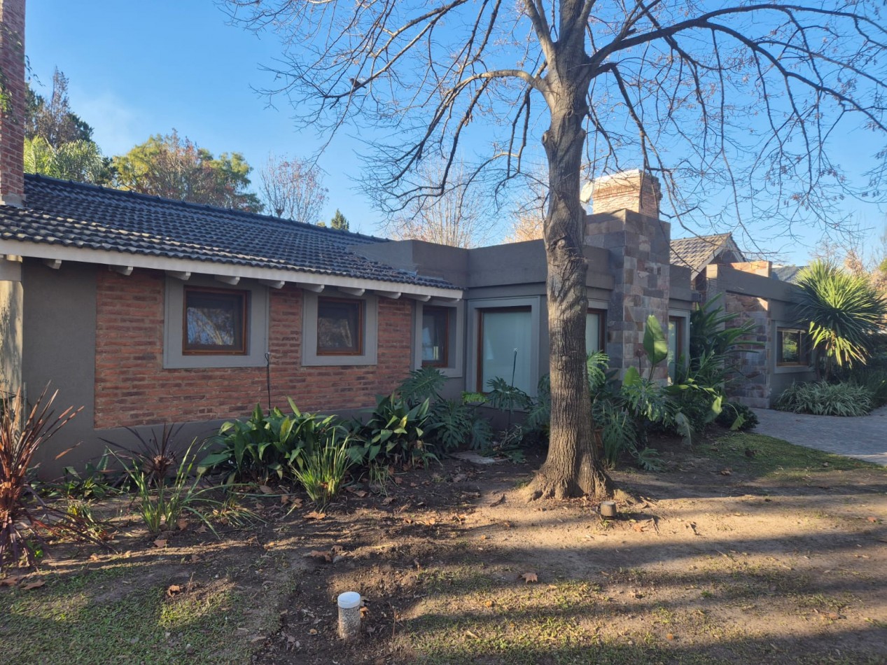 VENTA | Residencia de Categoria en Country Club El Carmel - Pilar