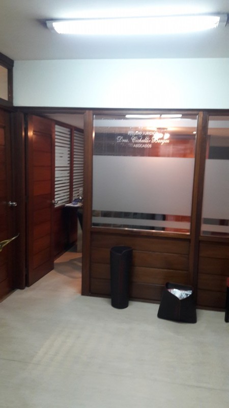 AVELLANEDA CENTRO. ALQUILER DPTO USO PROFESIONAL, 76 M2, SALA DE ESPERA, 3 OFICINAS, 2 BAÑOS Y KITCHENETTE