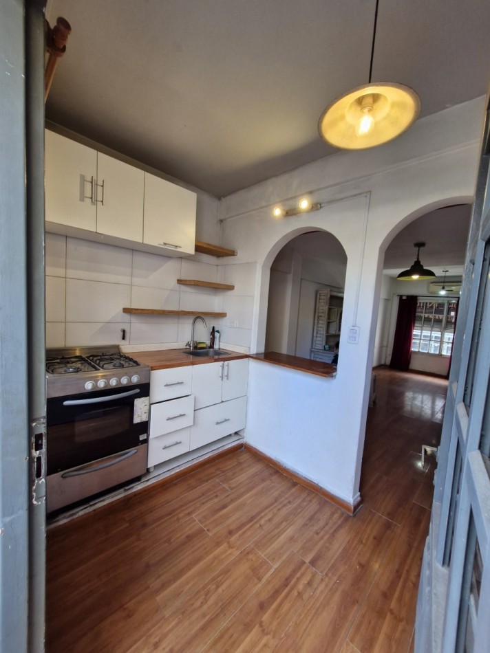 AVELLANEDA CENTRO - ALQUILER DE TRIPLEX DE 4 AMBIENTES CON PATIO