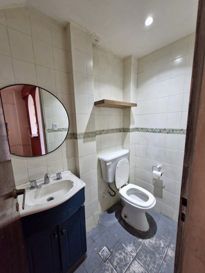 AVELLANEDA CENTRO - ALQUILER DE TRIPLEX DE 4 AMBIENTES CON PATIO