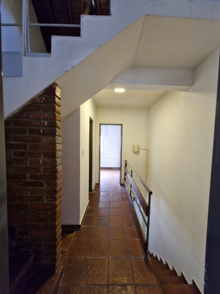 AVELLANEDA CENTRO - ALQUILER DE TRIPLEX DE 4 AMBIENTES CON PATIO