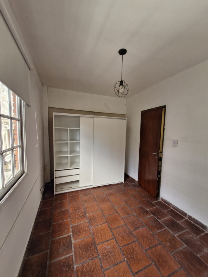 AVELLANEDA CENTRO - ALQUILER DE TRIPLEX DE 4 AMBIENTES CON PATIO