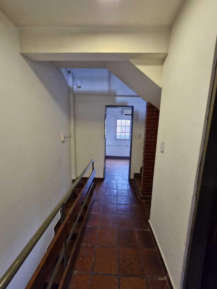 AVELLANEDA CENTRO - ALQUILER DE TRIPLEX DE 4 AMBIENTES CON PATIO