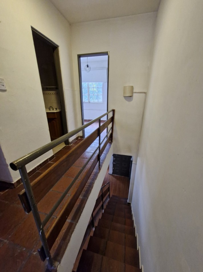 AVELLANEDA CENTRO - ALQUILER DE TRIPLEX DE 4 AMBIENTES CON PATIO