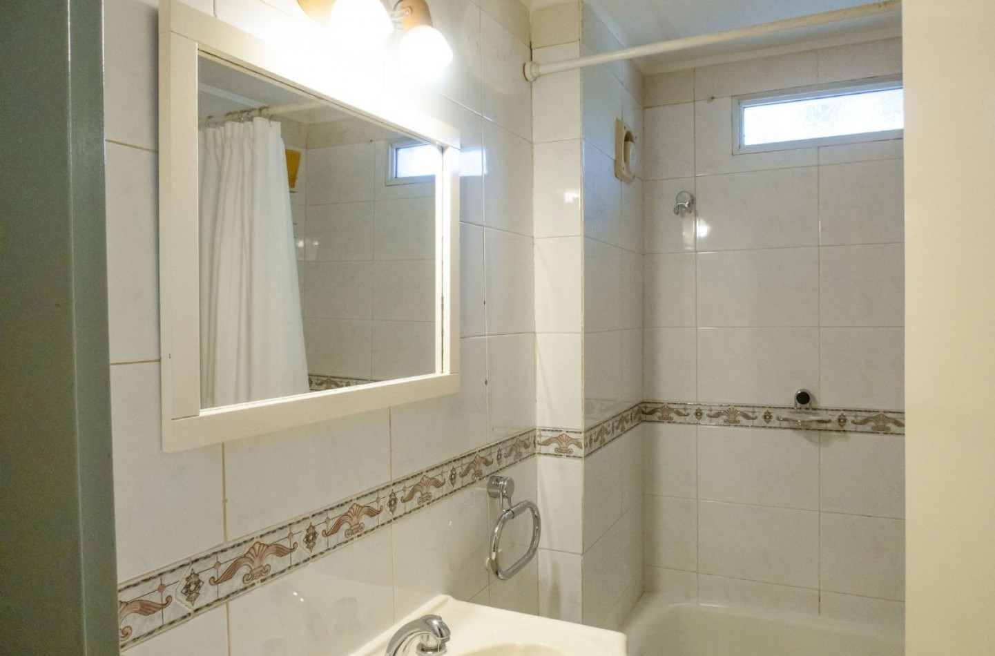 Piso de 4 ambientes con cochera cubierta y 2 Bauleras