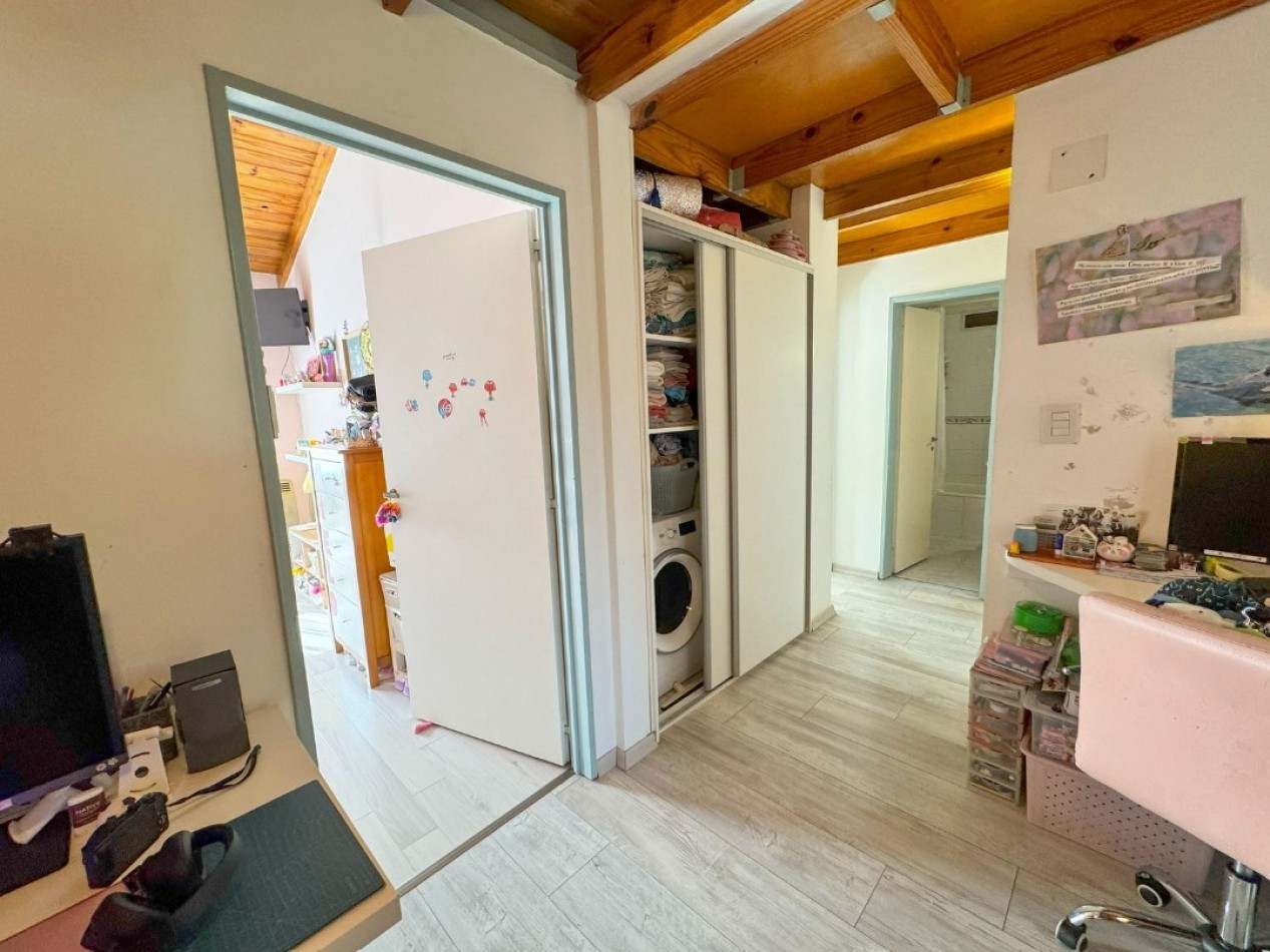 Piso de 4 ambientes con cochera cubierta y 2 Bauleras