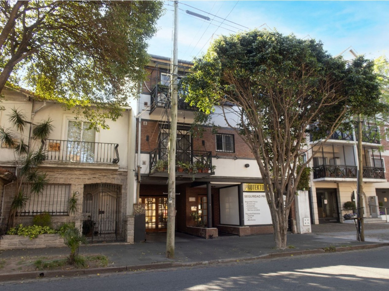 Piso de 4 ambientes con cochera cubierta y 2 Bauleras