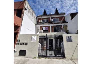 AVELLANEDA CENTRO - ALQUILER DE TRIPLEX DE 4 AMBIENTES CON PATIO