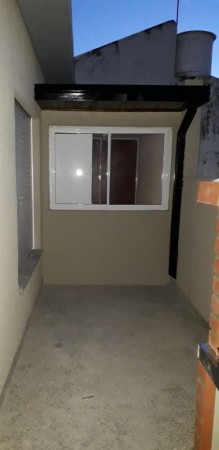 PH TIPO CASA EN ALQUILER EN WILDE, AVELLANEDA. 4 AMBIENTES, PATIO Y BALCON.