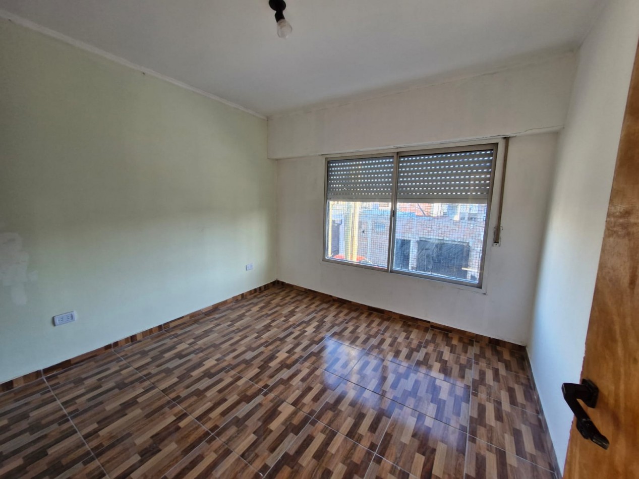 PH EN ALQUILER DE 4 AMBIENTES EN PLANTA ALTA