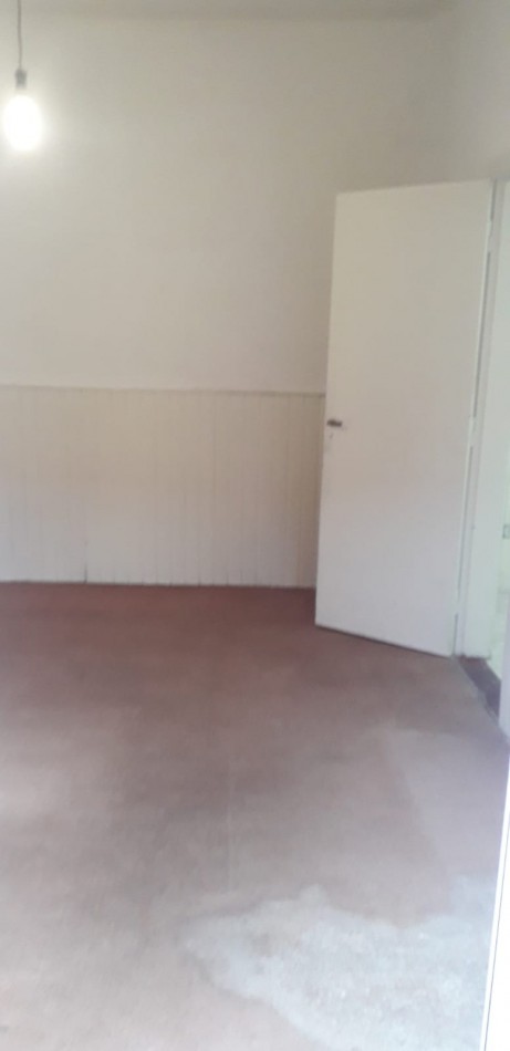 PH EN ALQUILER DE 2 AMBIENTES CON PATIO EN SARANDI - CON DETALLES