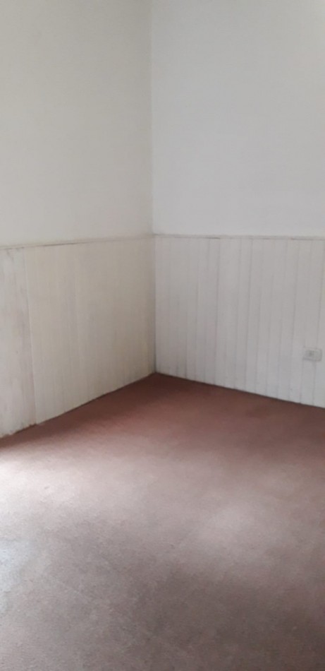 PH EN ALQUILER DE 2 AMBIENTES CON PATIO EN SARANDI - CON DETALLES
