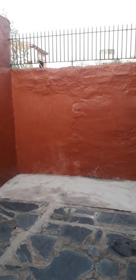 PH EN ALQUILER DE 2 AMBIENTES CON PATIO EN SARANDI - CON DETALLES