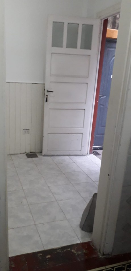 PH EN ALQUILER DE 2 AMBIENTES CON PATIO EN SARANDI - CON DETALLES