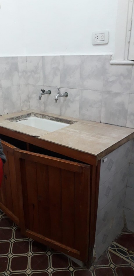 PH EN ALQUILER DE 2 AMBIENTES CON PATIO EN SARANDI - CON DETALLES