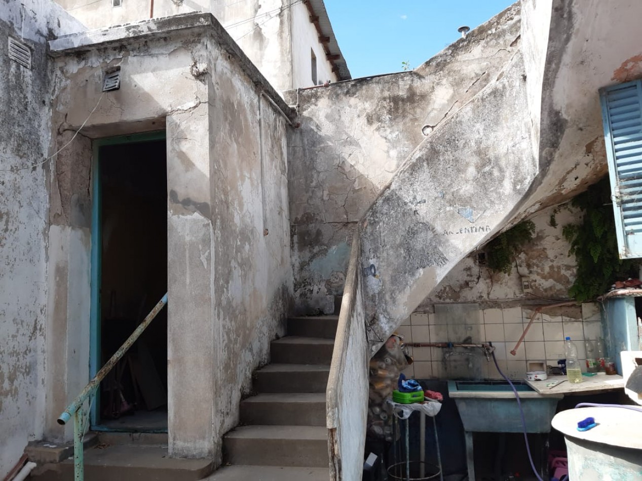 PH AL FRENTE DE 5 AMBIENTES A REFACCIONAR