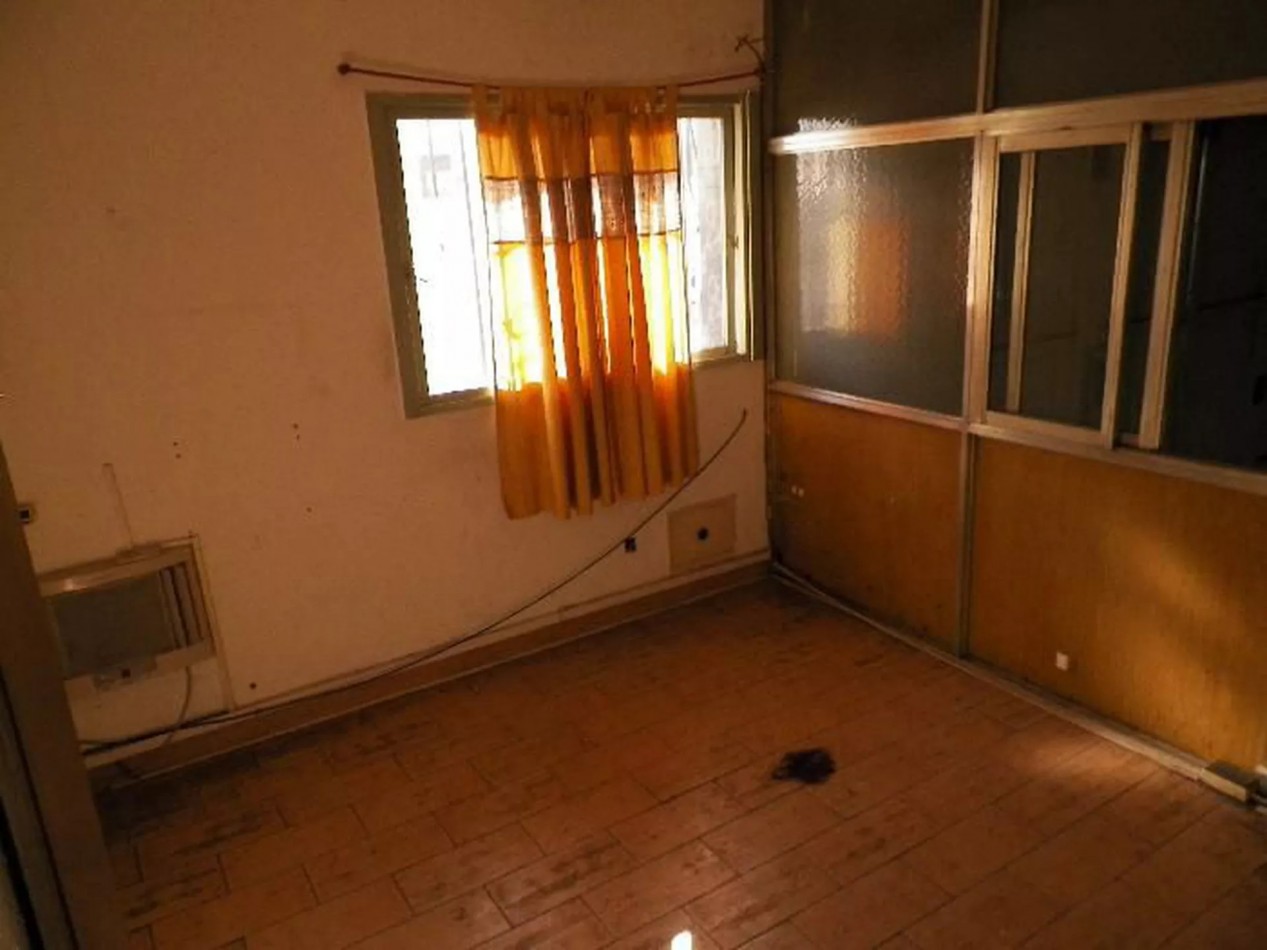 EXCELENTE GALPON EN ALQUILER EN AVELLANEDA. CON BAÑOS, VESTUARIOS Y OFICINAS. 585 M2 EN PB, ENTRADA APTA CAMIONES.