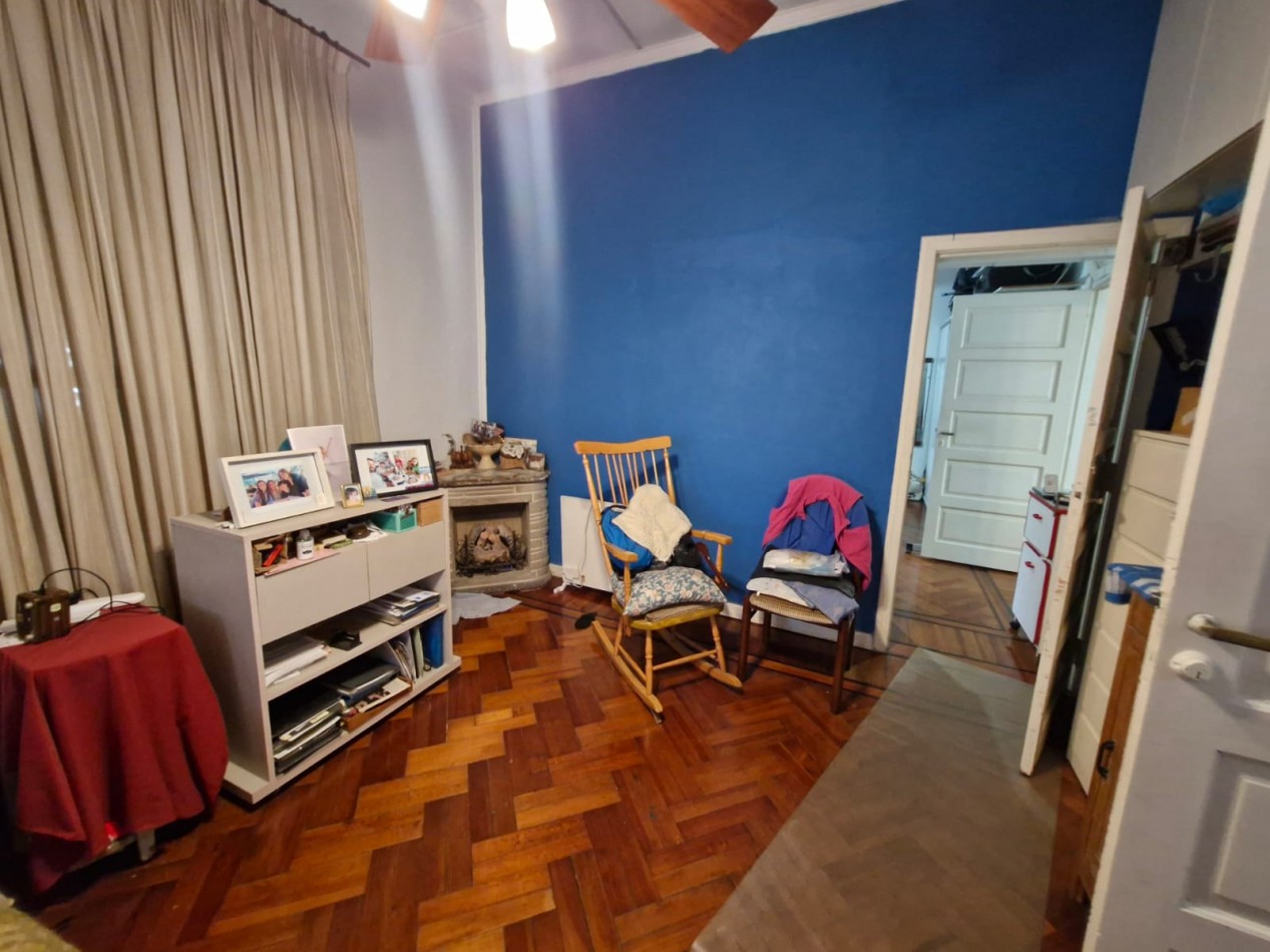 CASA DE 3 AMBIENTES EN VENTA, CON PATIO, TERRAZA, QUINCHO Y GARAGE.