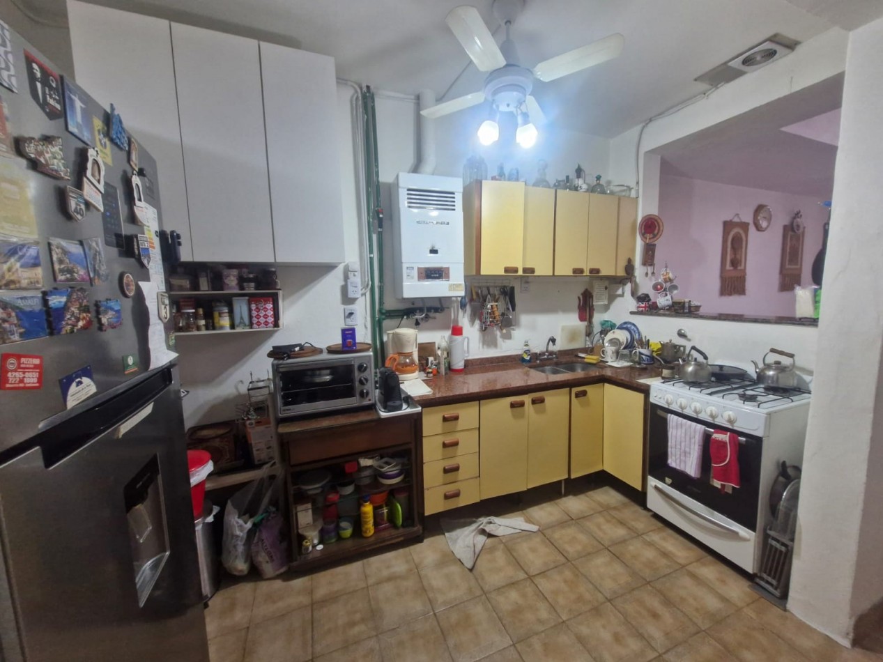 CASA DE 3 AMBIENTES EN VENTA, CON PATIO, TERRAZA, QUINCHO Y GARAGE.