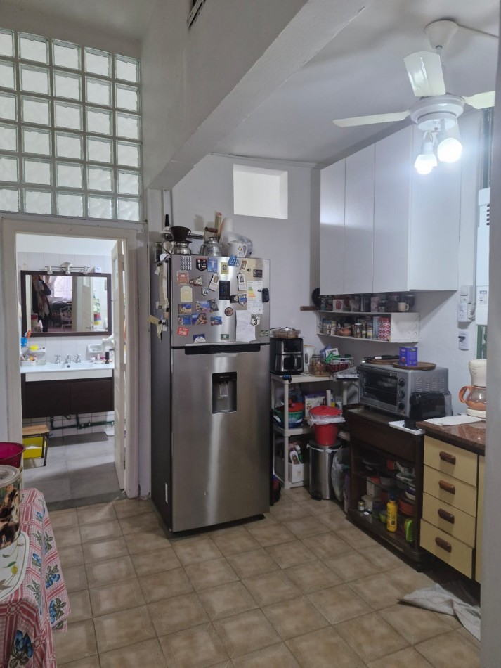 CASA DE 3 AMBIENTES EN VENTA, CON PATIO, TERRAZA, QUINCHO Y GARAGE.