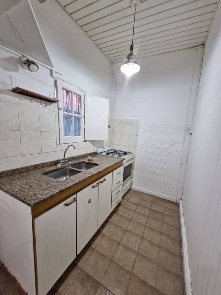 ALQUILER DE PH AL FRENTE DE 2 AMBIENTES CON GARAGE DESCUBIERTO