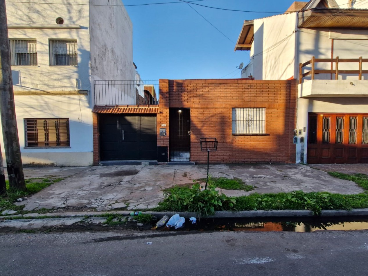 ALQUILER DE PH AL FRENTE DE 2 AMBIENTES CON GARAGE DESCUBIERTO