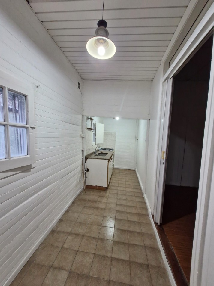 ALQUILER DE PH AL FRENTE DE 2 AMBIENTES CON GARAGE DESCUBIERTO