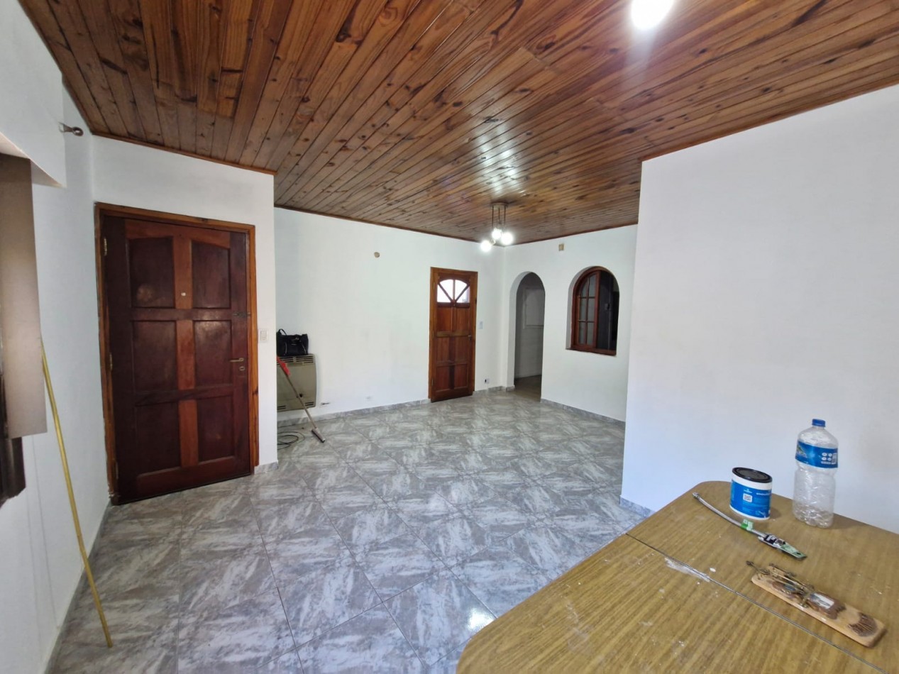 ALQUILER DE PH AL FRENTE DE 2 AMBIENTES CON GARAGE DESCUBIERTO