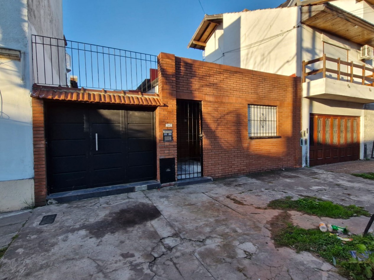 ALQUILER DE PH AL FRENTE DE 2 AMBIENTES CON GARAGE DESCUBIERTO