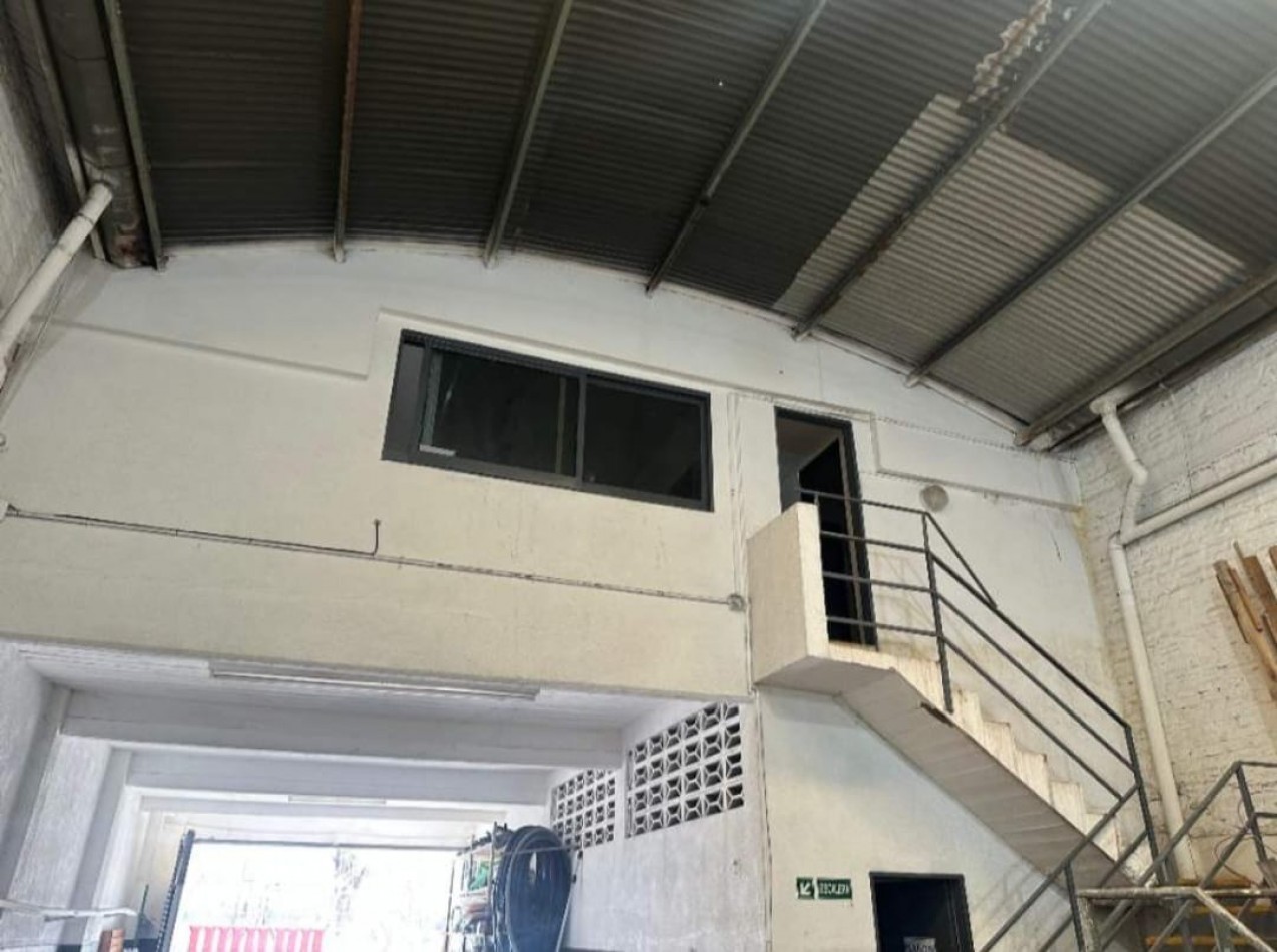 PIÑEYRO - GALPON EN ALQUILER DE 400 M2 CUBIERTOS DISTRIBUIDOS EN 3 PLANTAS