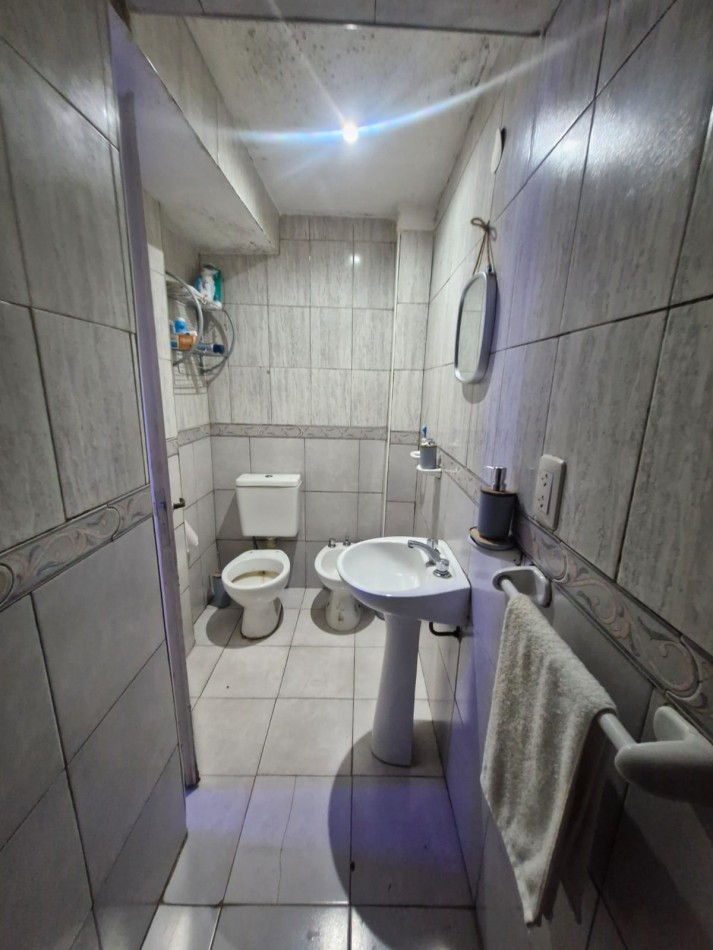 OPORTUNIDAD. PH EN VENTA DE 2 AMBIENTES EN PLANTA BAJA SOBRE AVENIDA
