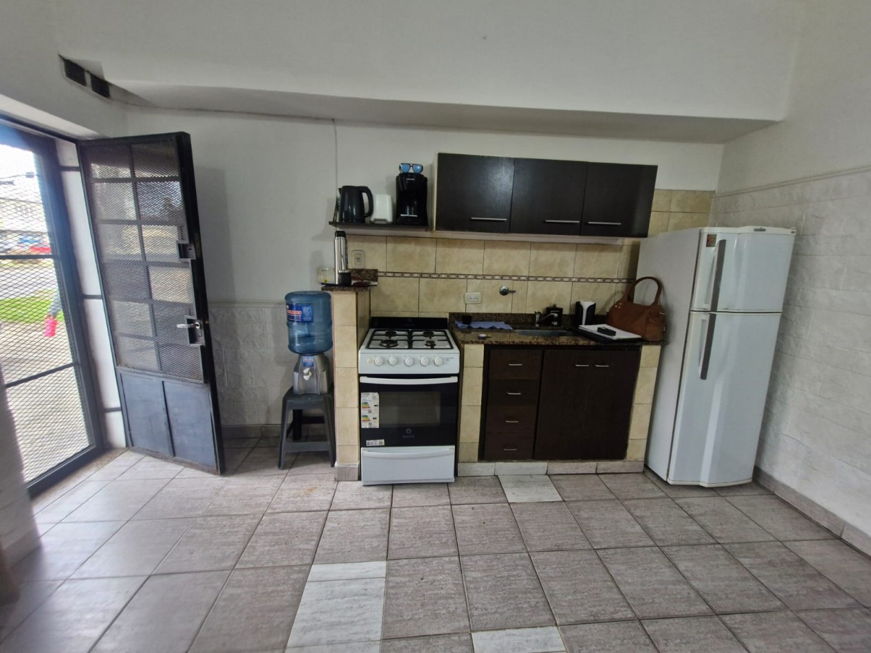 OPORTUNIDAD. PH EN VENTA DE 2 AMBIENTES EN PLANTA BAJA SOBRE AVENIDA