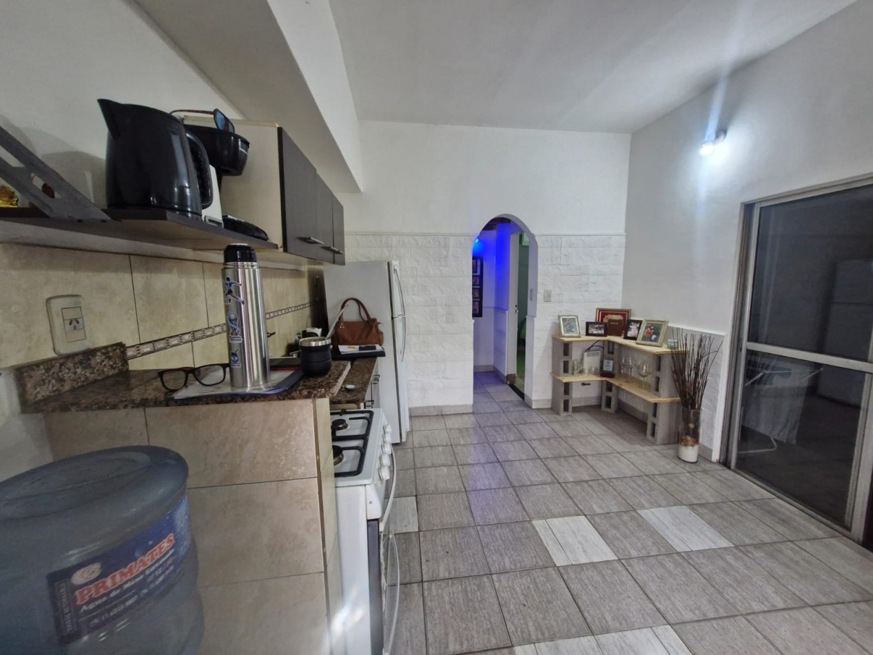 OPORTUNIDAD. PH EN VENTA DE 2 AMBIENTES EN PLANTA BAJA SOBRE AVENIDA