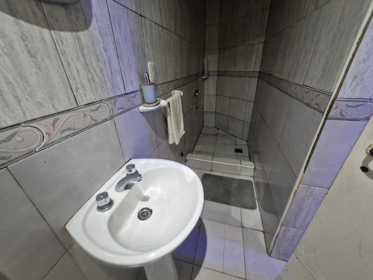 OPORTUNIDAD. PH EN VENTA DE 2 AMBIENTES EN PLANTA BAJA SOBRE AVENIDA