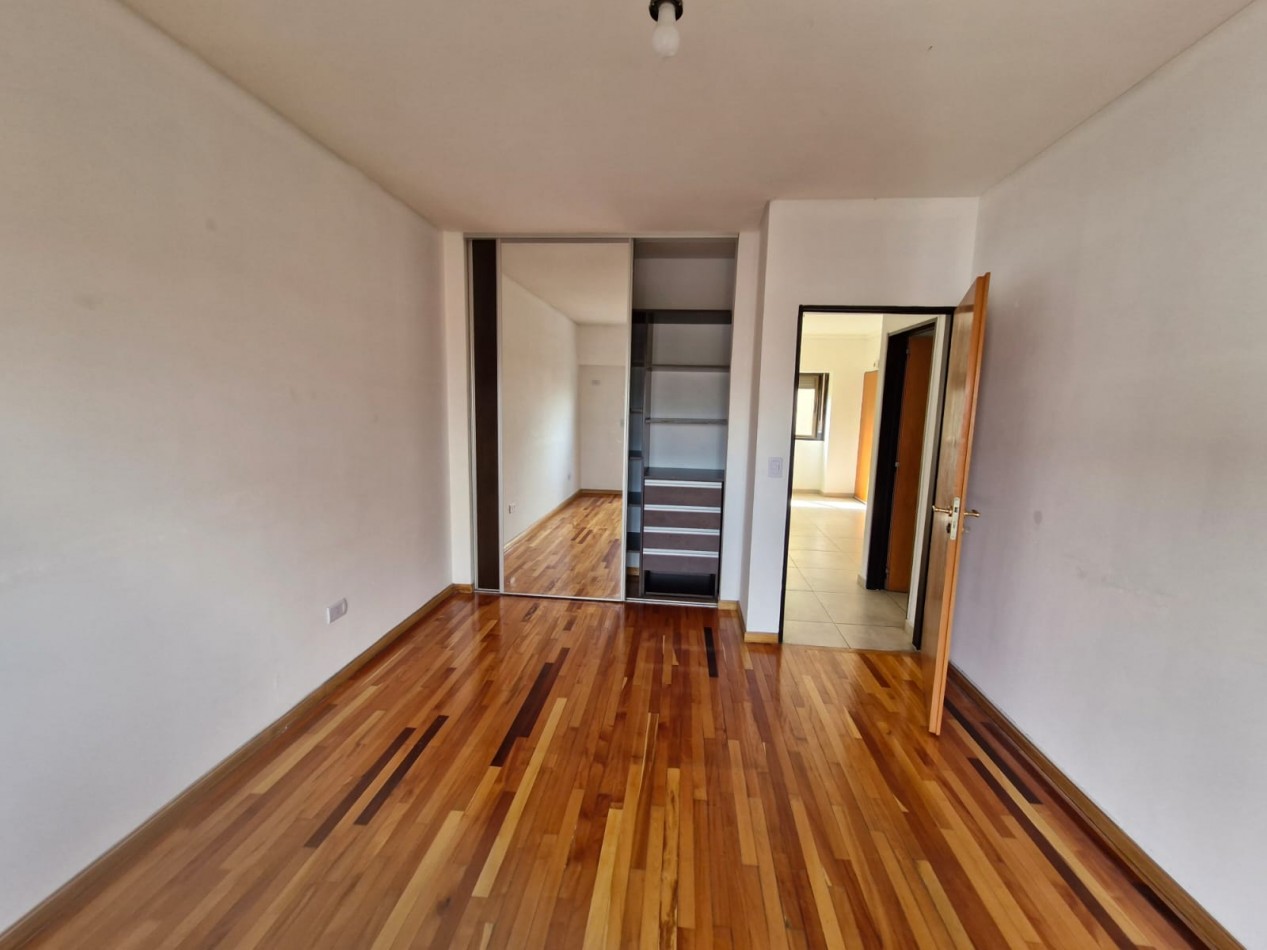 ALQUILER IMPECABLE DEPTO. DE 2 AMBIENTES SOBRE AV. MITRE EN EDIFICIO DE CATEGORIA