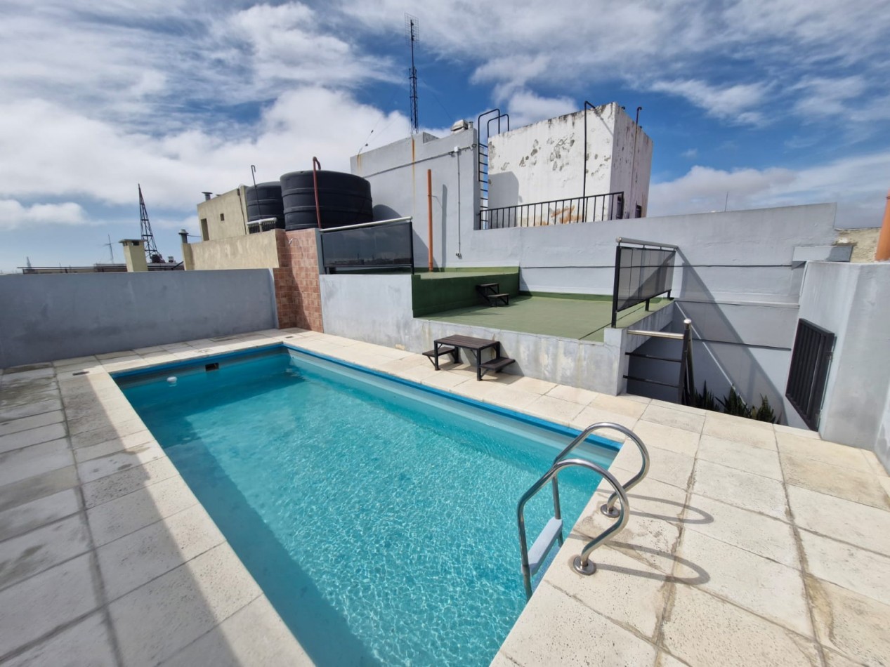 ALQUILER IMPECABLE DEPTO. DE 2 AMBIENTES SOBRE AV. MITRE EN EDIFICIO DE CATEGORIA