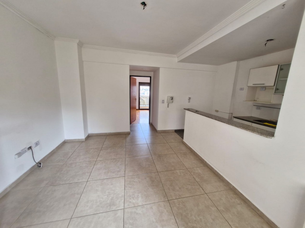 ALQUILER IMPECABLE DEPTO. DE 2 AMBIENTES SOBRE AV. MITRE EN EDIFICIO DE CATEGORIA