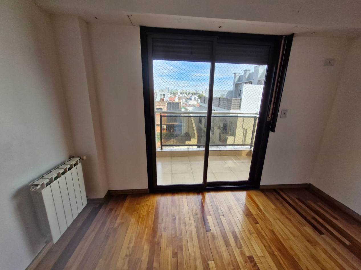 ALQUILER IMPECABLE DEPTO. DE 2 AMBIENTES SOBRE AV. MITRE EN EDIFICIO DE CATEGORIA