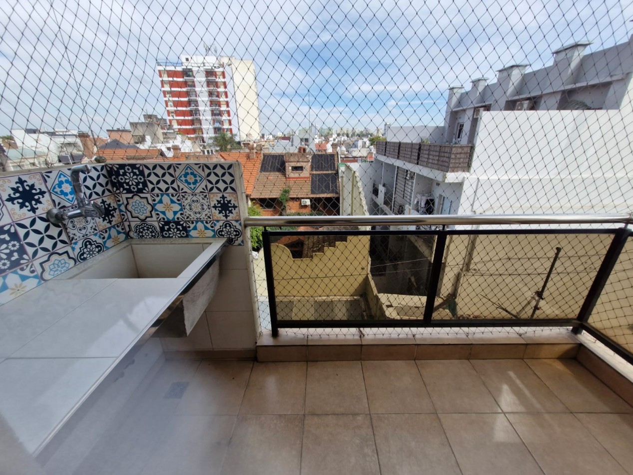 ALQUILER IMPECABLE DEPTO. DE 2 AMBIENTES SOBRE AV. MITRE EN EDIFICIO DE CATEGORIA