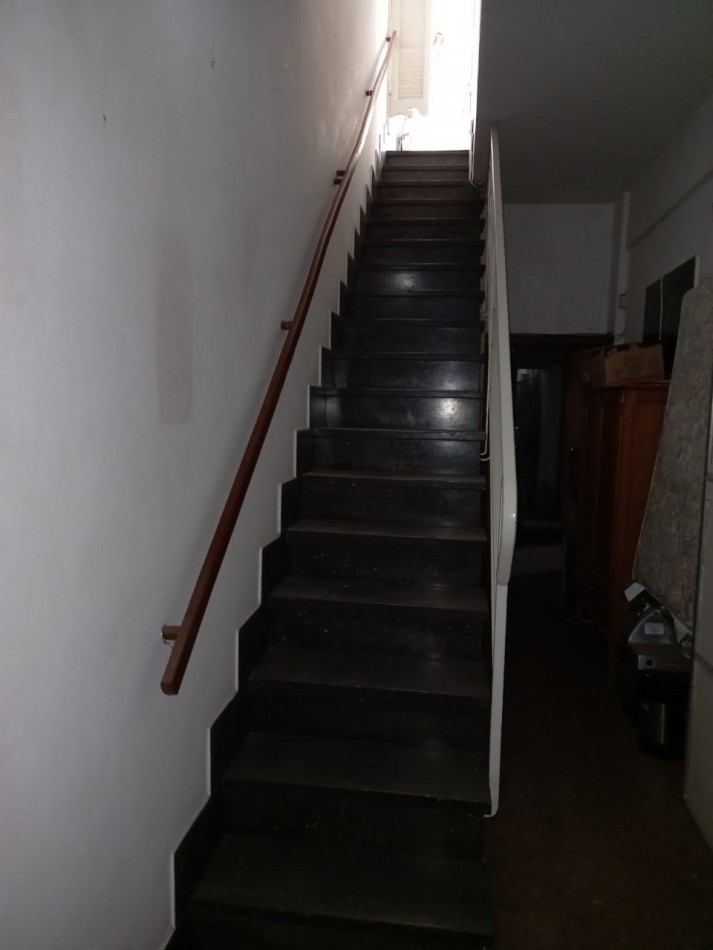 PH DE 6 AMBIENTES DISTRIBUIDOS EN 3 PLANTAS EN VENTA EN VALENTIN ALSINA, CON PATIO Y TERRAZA