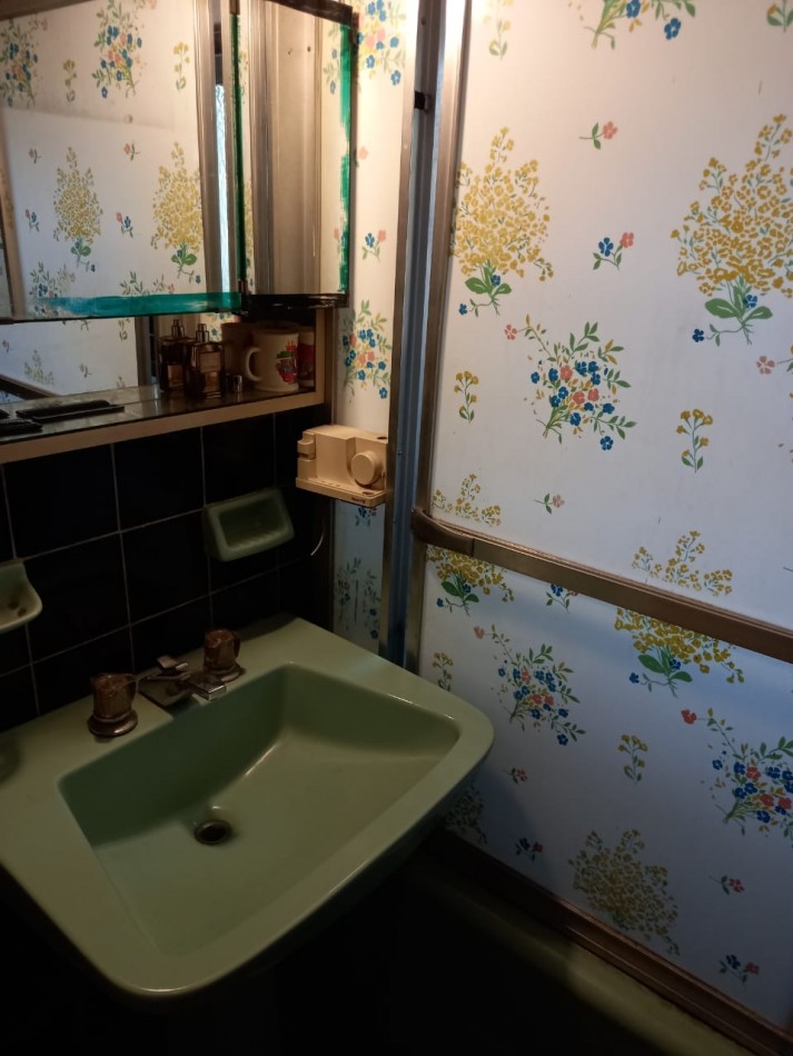 PH DE 6 AMBIENTES DISTRIBUIDOS EN 3 PLANTAS EN VENTA EN VALENTIN ALSINA, CON PATIO Y TERRAZA