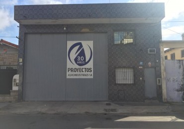 EXCELENTE GALPON EN ALQUILER EN AVELLANEDA. CON BAÑOS, VESTUARIOS Y OFICINAS. 585 M2 EN PB, ENTRADA APTA CAMIONES.