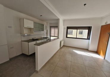 ALQUILER IMPECABLE DEPTO. DE 2 AMBIENTES SOBRE AV. MITRE EN EDIFICIO DE CATEGORIA